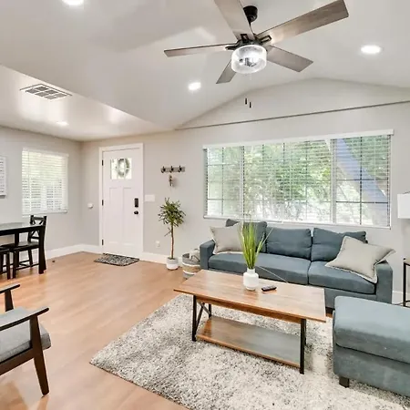 Entire 2 Bedroom Pet Friendly Cottage Home